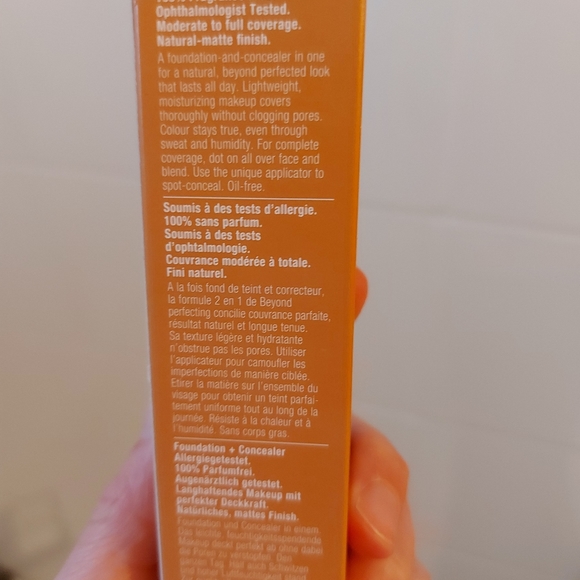 *NEW* CLINIQUE BEYOND PERFECTING FOUNDATION + CONCEALER 2 IN 1 **BRAND NEW** - Picture 3 of 4
